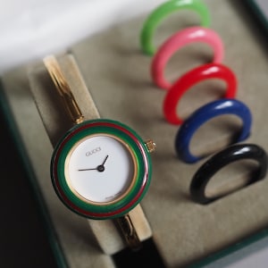 GUCCI アクセサリー チェンジベゼル 6色 バングルウォッチ 腕時計