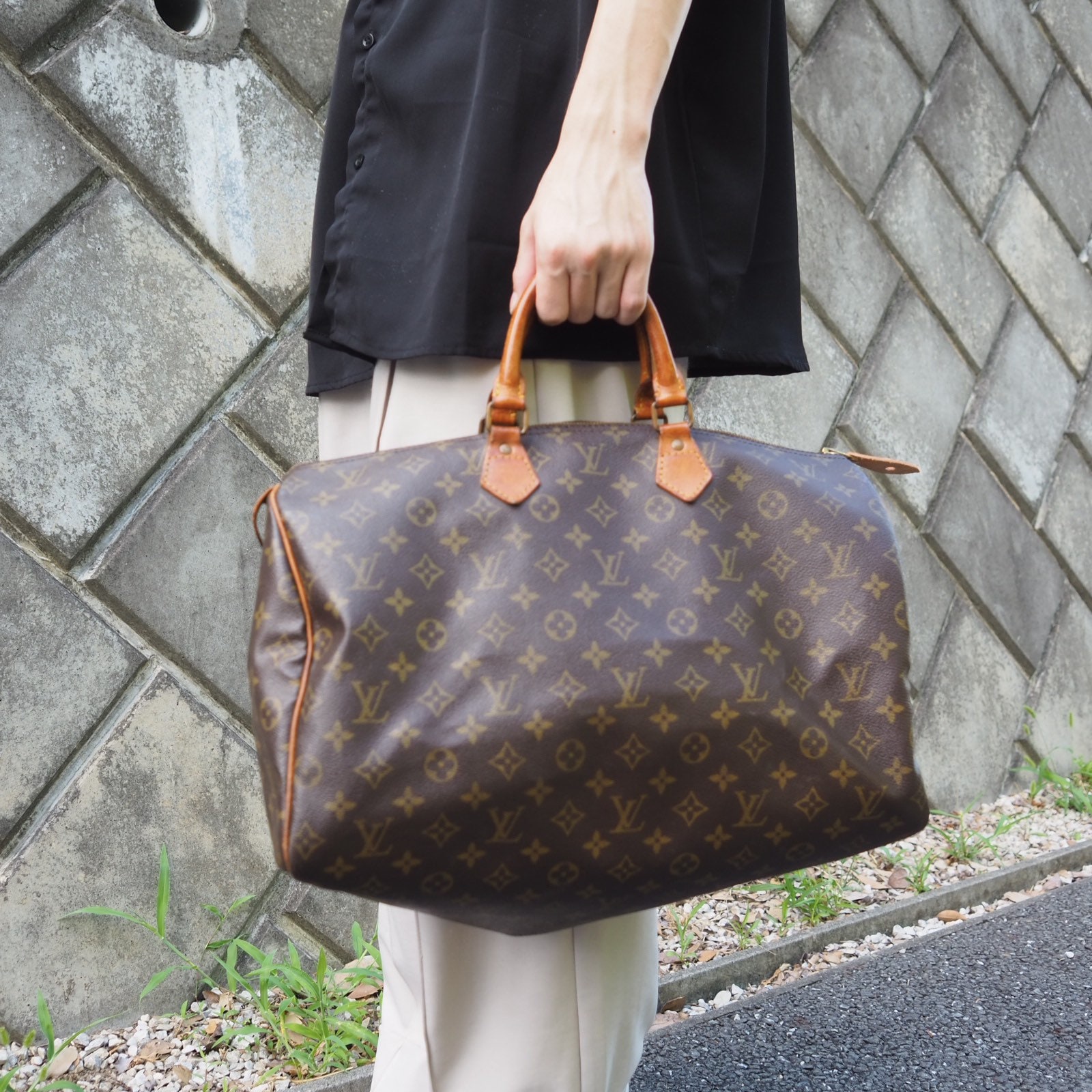 Authentic Louis Vuitton Monogram Speedy 40 Handbag