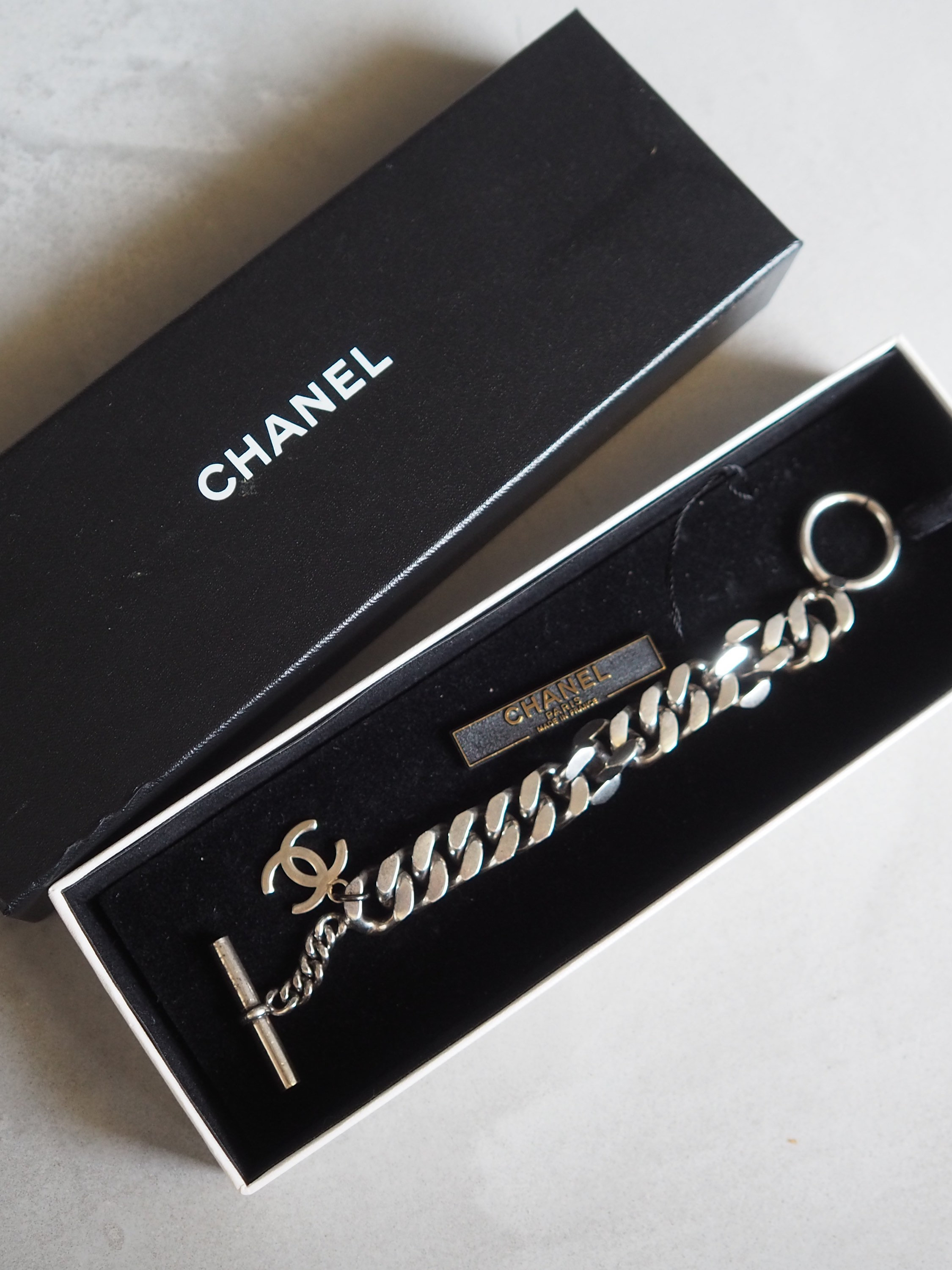 CHANEL Bracelet CC Logo Charm Multi Pearls Gold Tone - Chelsea