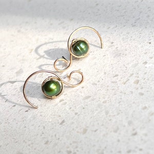Green Pearl Earrings, Emerald Pearl Studs, Gold Earrings, Green Wedding Jewelry, PNW-Inspired Jewelry, Gift for Her, Curl Earrings