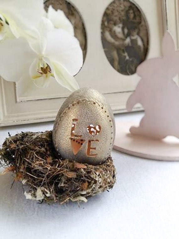 彫刻されたガチョウの卵、ビクトリア朝の愛、手描きのレース