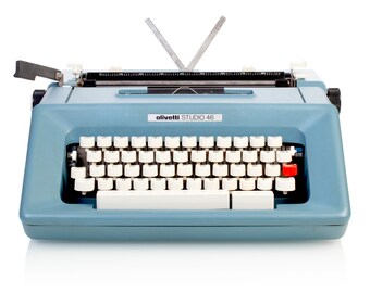 Olivetti Studio 46 typewriter w cyrillic keyboard