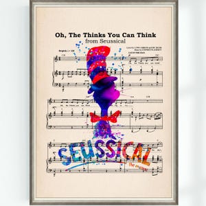 Puede incluir: Una impresión enmarcada con partituras y una colorida ilustración del Gato en el Sombrero de Seussical. El título "Oh, The Thinks You Can Think" se muestra encima de la ilustración. La palabra "Seussical" está escrita en letras coloridas en la parte inferior.