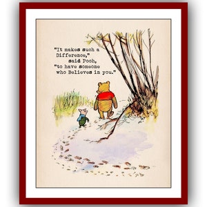 Peut inclure: Une illustration de Winnie l'ourson et Porcinet avec une citation qui dit : "Cela fait une telle différence, a dit Winnie, d'avoir quelqu'un qui croit en toi."