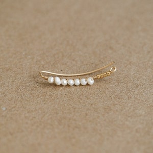 Monoboucle &quot;Way&quot; climber - freshwater pearl - gold plated - earrings - boho boho - fine and delicate - gift for her
