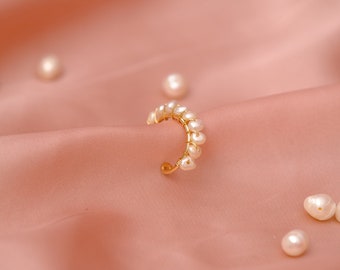 Bague d'oreille "Nérissa" - perle de culture, goldfilled - faux piercing - tragus hélix - boucles d'oreilles earcuff - cadeau pour elle