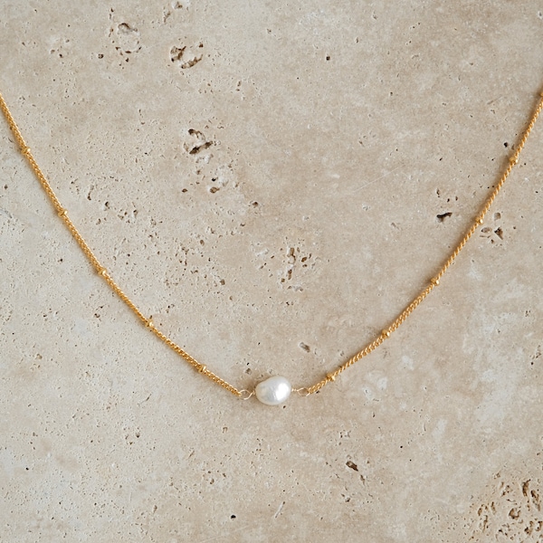 Collier "Listen" - perle de culture, doré à l'or fin - coquillage - boho bohème - fin et délicat - cadeau pour elle