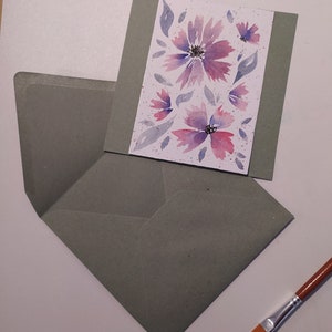 Biglietto d'auguri in carta kraft verde, dipinto a mano con acquerelli, personalizzabile. Handmade watercolor greeting card, customizable.