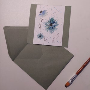 Biglietto d'auguri in carta kraft verde, dipinto a mano con acquerelli, personalizzabile. Handmade watercolor greeting card, customizable.