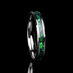 Crushed Smaragd grün Opal Inlay 4 mm Wolfram Ehering, schwarze Keramik Band für Frauen, Frauen Wolfram Band, Feueropal Ring Versprechen Ring