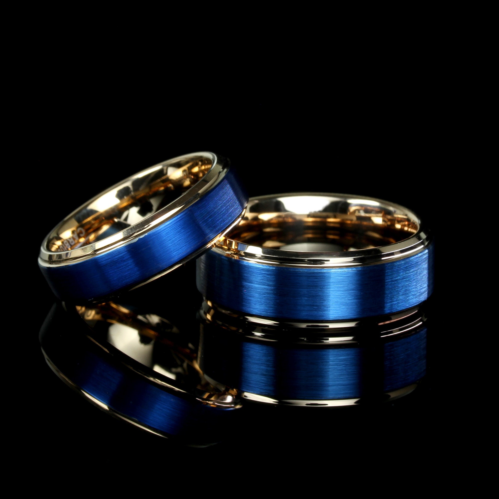 2 Fedi Nuziali In Tungsteno Con Inserto Carbonio Blu E Incisione Gratuita - JW7