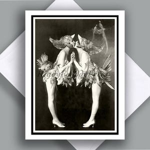 Grußkarte/ Vintage Foto/ Freundin/ Gay/ LGBT/Paar/ Liebe/ Kuss/ Spaß/ Kostüm/ Birds of a Feder/ Einzelkarte mit Umschlag
