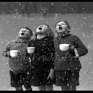 Tarjeta: Navidad/Festividades/Blanco y negro/Estación/Imagen fotográfica antigua/Niños atrapando copos de nieve/Juego de 8 tarjetas con sobres