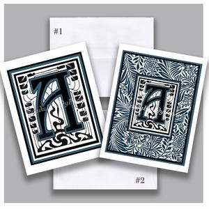 Inicial del monograma "A" / Iniciales Art Nouveau vintage / Coloridas / Artísticas / Reimaginadas / Verde azulado y negro