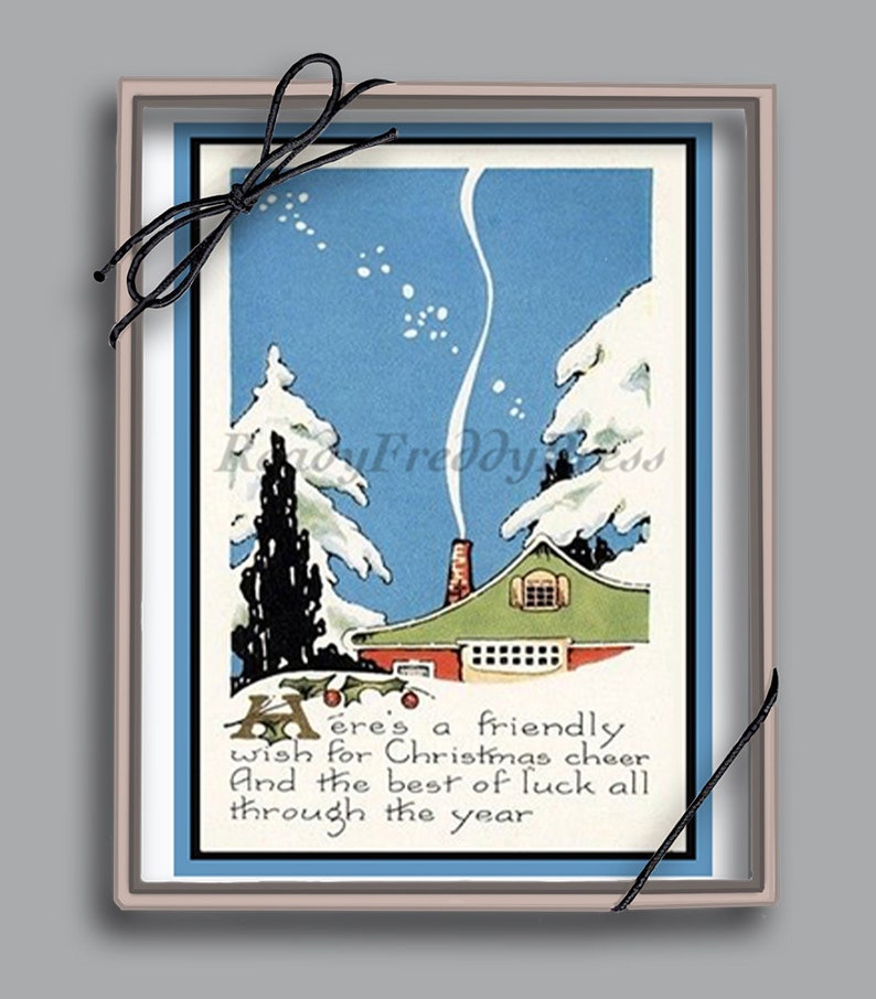 Puede incluir: Tarjeta de Navidad vintage con una caba&ntilde;a cubierta de nieve con un techo verde y una chimenea que emite humo. La tarjeta tiene un cielo azul con copos de nieve blancos y un mensaje que dice "Aqu&iacute; tienes un deseo amistoso para la Navidad y lo mejor de la suerte durante todo el a&ntilde;o."