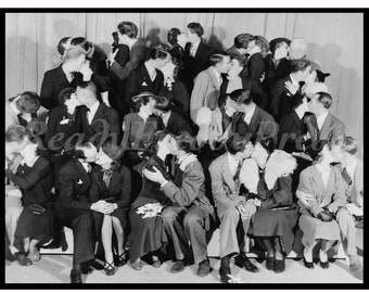 Notecard Kissing Contest/ Valentine / Funny/ Black & White/ Silly/ 1930s  / VintagePhoto/  Set of 8 with envelopes