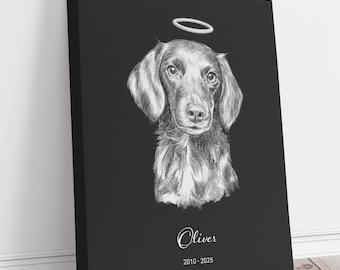 Könnte beinhalten: Schwarzer Leinwanddruck mit einer Bleistiftzeichnung eines Dackels mit Heiligenschein. Der Name des Hundes, "Oliver", und die Jahre "2010-2025" sind weiß gedruckt. Das Kunstwerk lehnt an einer weißen Wand.