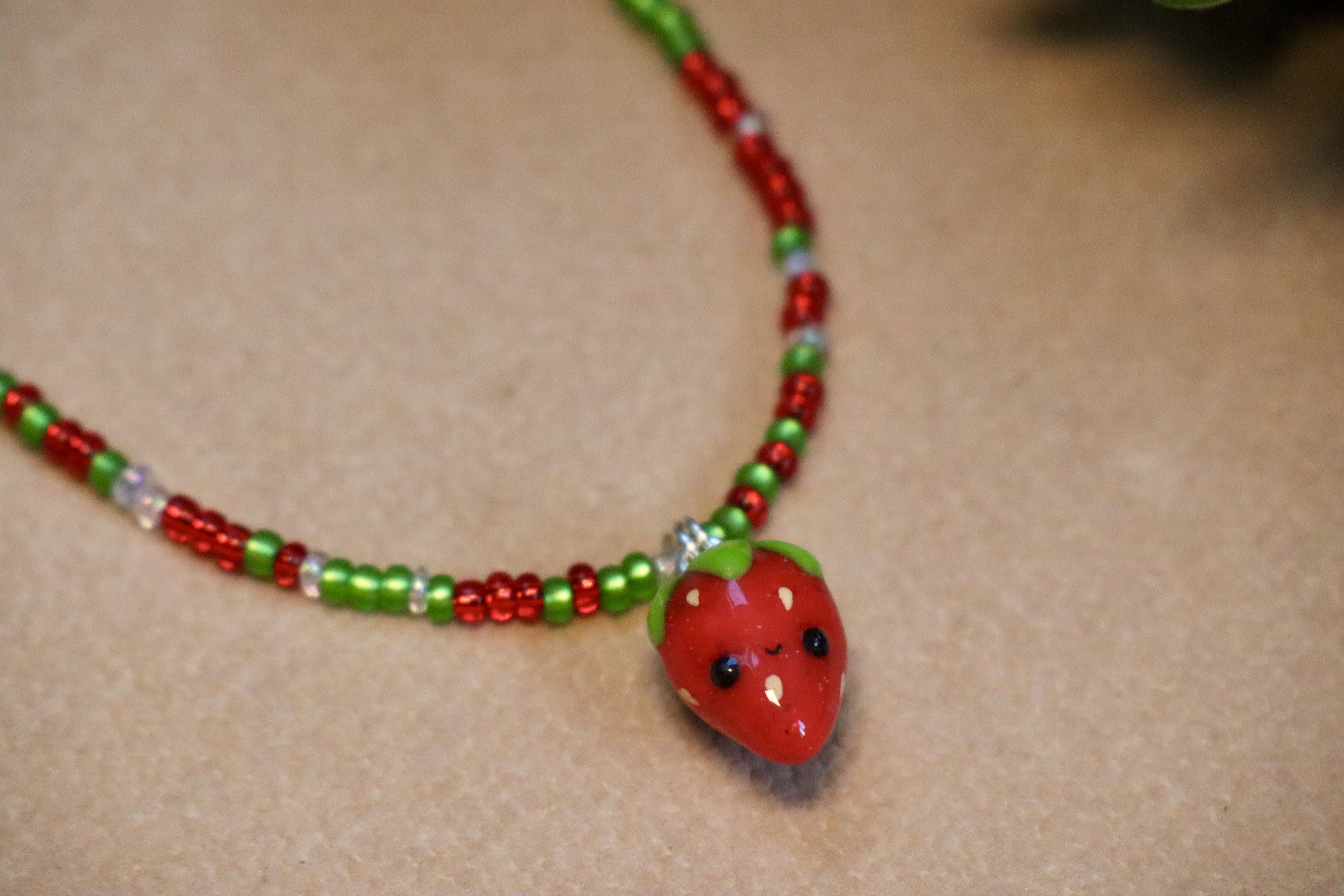 Bienen und Blättern Emaille Kirschen Erdbeeren Statement Kette mit Zitronen Bienen und Blättern Emaille Kirschen Erdbeeren Statement Kette mit Zitronen