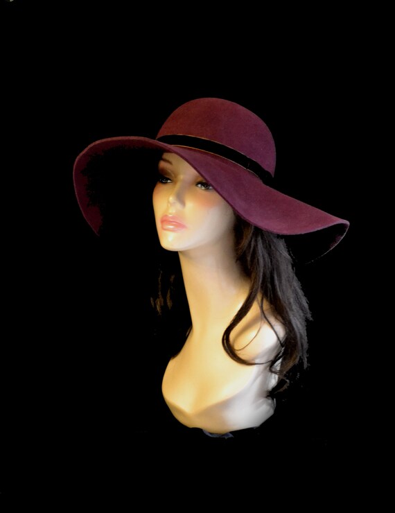 maroon floppy hat