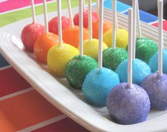 cake pops de vainilla de colores arcoíris