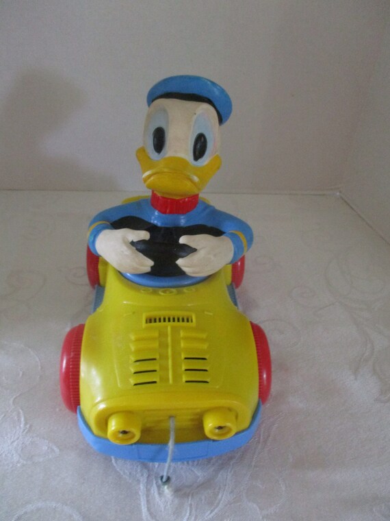 donald duck toy car