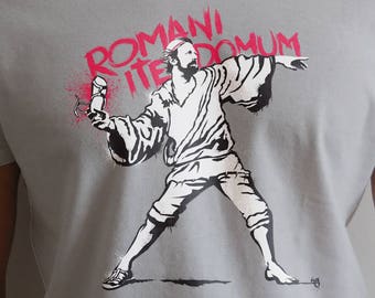 Romani Ite Domum - Funny Shirt Stencil Graffiti Street Art Banksy Style Python Life of Brian Grammar Police