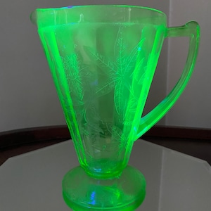 Jeannette Glass Co. Uranium Green Poinsettia Glass 32 Oz Pitcher | Rare |