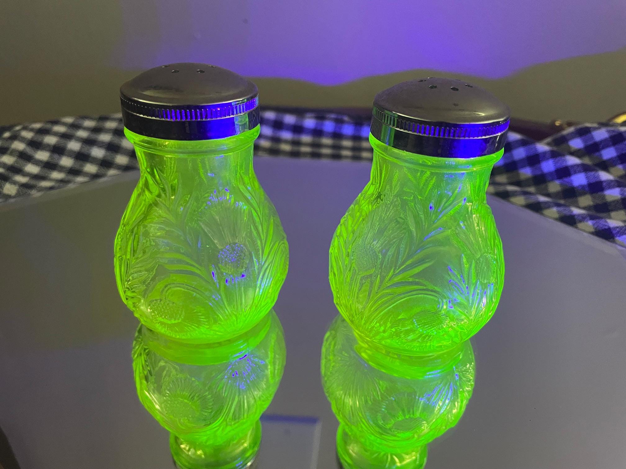 ヴァセリン調 ガラスソルトディッシュ Vaseline Glass Salt and Pepper Shakers - Etsy