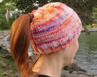 Knitting pattern, Quick & Soft Ponytail Hat knitting pattern / Messy Bun beanie knitting pattern / toque knitting/  easy knitting pattern