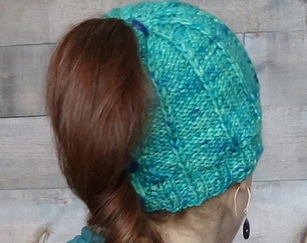 Ponytail Hat Knitting Pattern/ Messy Bun Hat knitting pattern/  messy bun beanie knitting/ hat knitting/ beginner knitting/ beanie knitting