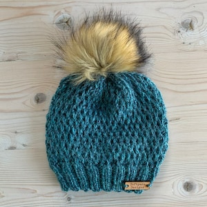 Pebble Street Hat knitting pattern, winter hat knitting pattern, beanie knitting pattern, easy knitting, beginner knitting, toque knitting