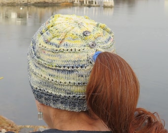 Ridges Ponytail Hat knitting pattern / Messy Bun Hat knitting pattern  /messy bun beanie knitting pattern/ beginner knitting pattern
