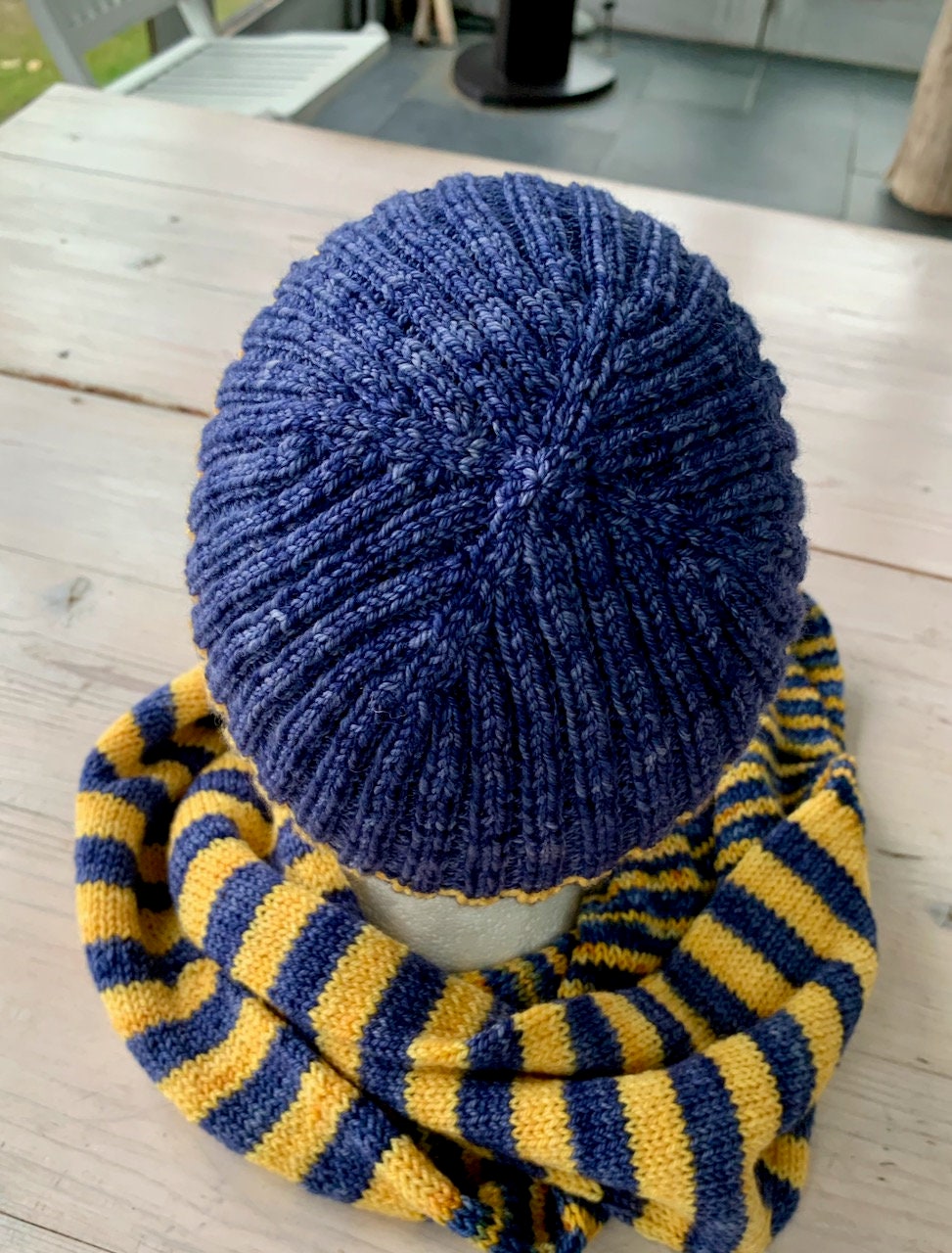 ストライプUリブ編み帽子の編み図、学校チームカラー、男女兼用複数