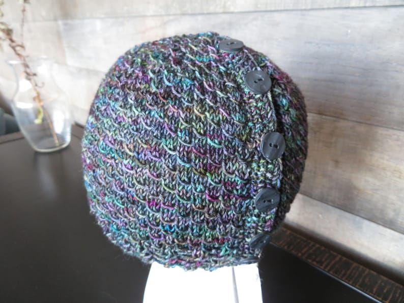 knitted toque Mermaid Scales ponytail hat knitting pattern messy bun beanie knitting pattern KNITTING PATTERN knit ponytail hat pattern
