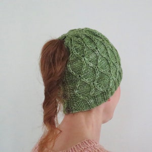 Knitting pattern, Trellis Ponytail Hat knitting pattern, messy bun hat knitting pattern, ponytail hat knitting pattern, bun beanie knitting image 10