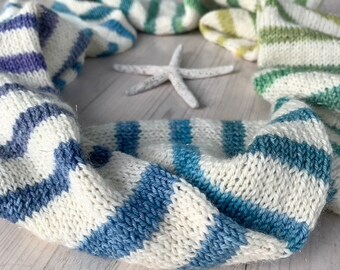 Carousel of Stripes infinity scarf knitting pattern, beginner knitting, easy knitting pattern, scarf knitting pattern, striped scarf pattern