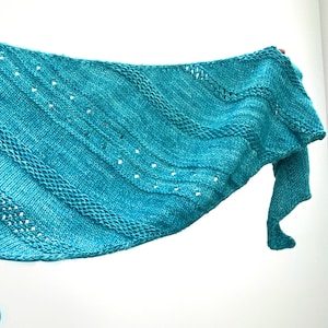 Beach Breeze shawl knitting pattern, easy shawl pattern, beginner knitting, dk shawl knitting, dk yarn knitting pattern, wrap knitting