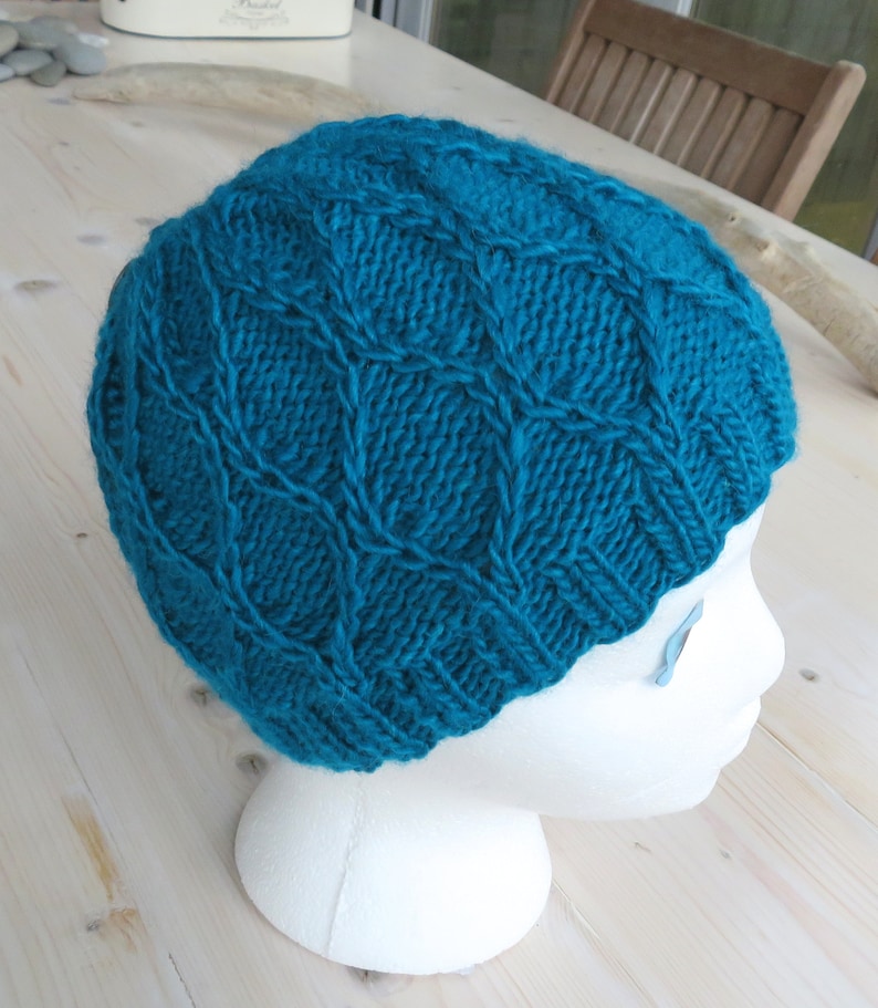 Knitting pattern Trellis Ponytail Hat knitting pattern messy afbeelding 6