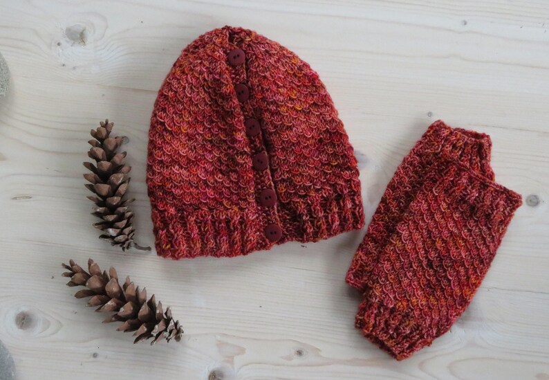 knitted toque Mermaid Scales ponytail hat knitting pattern messy bun beanie knitting pattern KNITTING PATTERN knit ponytail hat pattern