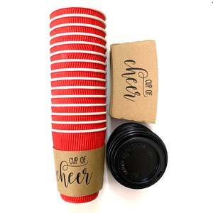 Pacote de presente - Feriado - Inauguração de casa corporativa de Natal - Mangas de café Kraft marrom, copos vermelhos de feriado e tampas pretas - 15 conjuntos de PC em caixa de presente