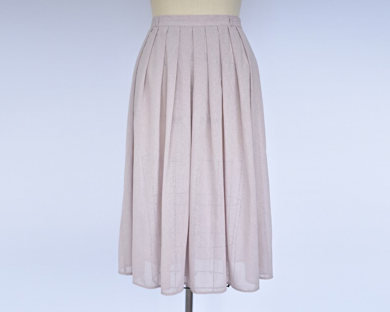 Size Extra Small Soft /& Feminine 1980s /'Fleur/' Vintage Skirt {XS} Warm Greige Midi Length
