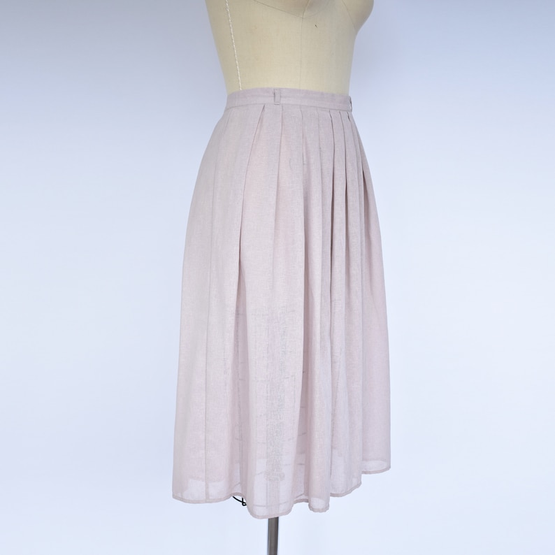 Size Extra Small Soft /& Feminine 1980s /'Fleur/' Vintage Skirt {XS} Warm Greige Midi Length