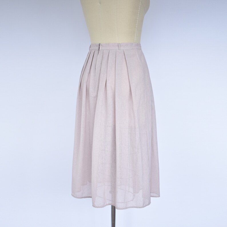 Size Extra Small Soft /& Feminine 1980s /'Fleur/' Vintage Skirt {XS} Warm Greige Midi Length