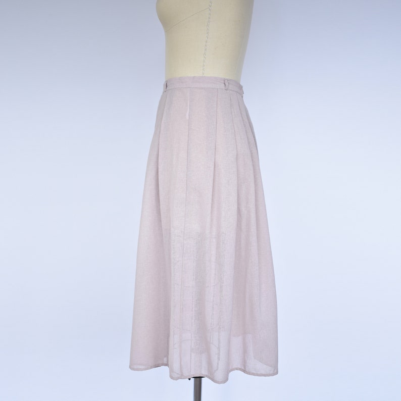 Size Extra Small Soft /& Feminine 1980s /'Fleur/' Vintage Skirt {XS} Warm Greige Midi Length