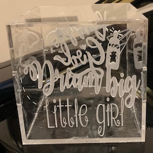 Caja de recuerdo de acrílico para niña con archivo láser SVG Caja de acrílico Glowforge de 4 x 4