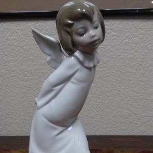 LLADRO &quot;Curious&quot; Angel