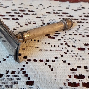Antique Ball End Gillette Safety Razor