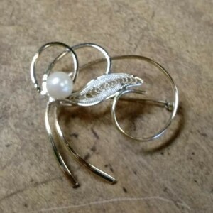 Vintage Costume Jewelry Brooch with Cultured Pearl