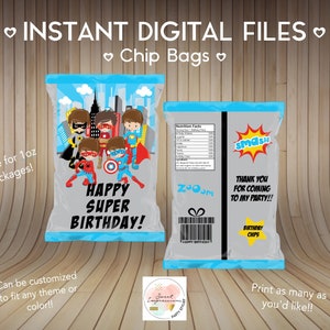 Könnte beinhalten: Druckbare digitale Dateien für Chipstüten mit einem Superhelden-Thema. Das Design beinhaltet einen Stadtbildhintergrund mit mehreren Superhelden in verschiedenen Posen. Der Text "Happy Super Birthday!" ist auf der Vorderseite der Tüte zu sehen. Die Rückseite der Tüte enthält ein Nährwertkennzeichen, eine "Smash"-Grafik und den Text "Vielen Dank, dass du zu meiner Party gekommen bist!!".
