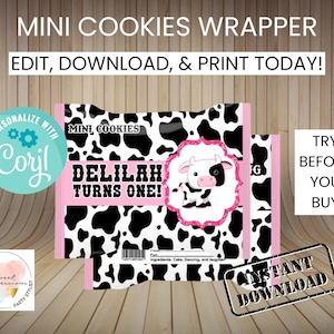 Puede incluir: Envoltorio para mini galletas imprimible con un diseño de estampado de vaca en blanco y negro con detalles en rosa. El envoltorio dice "Mini Cookies" y "Delilah Cumple Un Año!" con una linda ilustración de vaca de dibujos animados. El texto "Descarga instantánea" es visible en un círculo rojo.